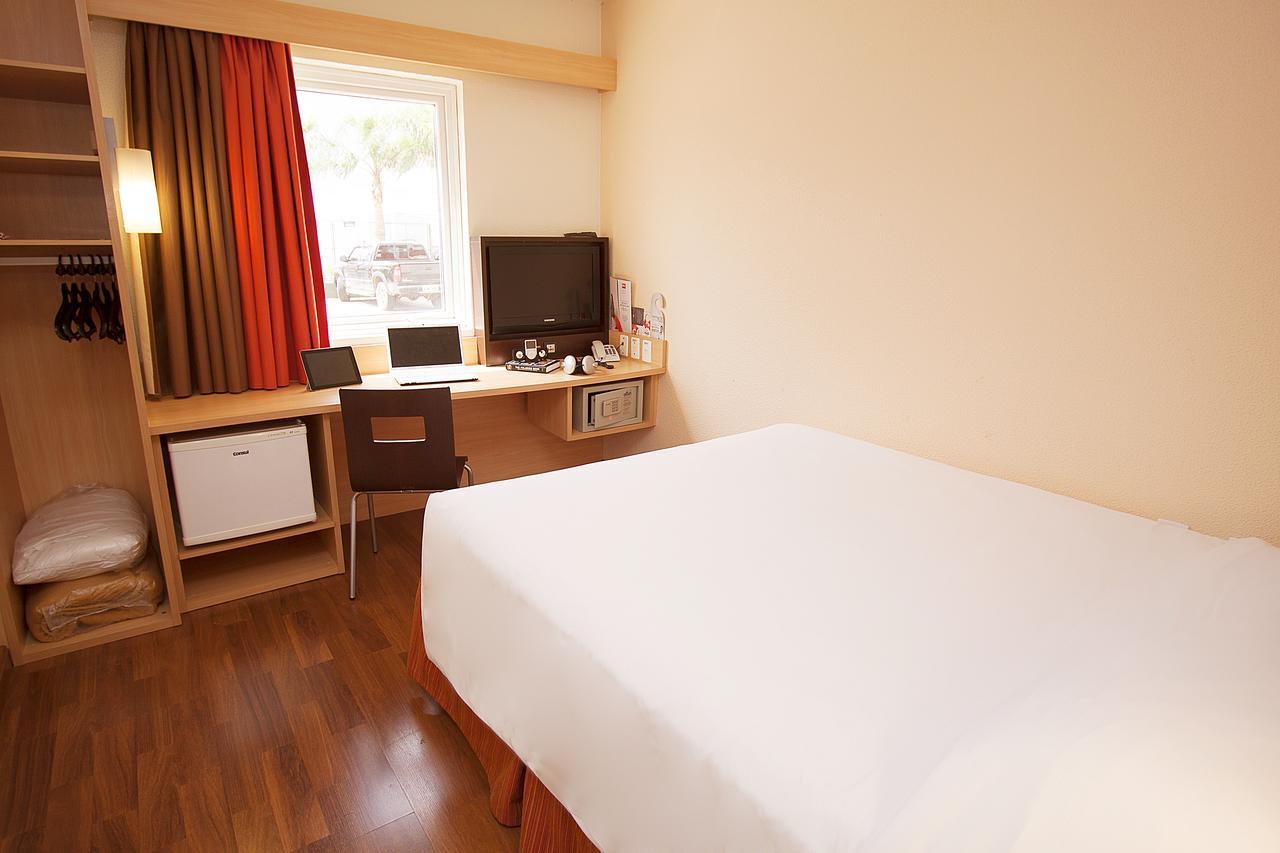 ホテル Ibis Curitiba Aeroporto São José dos Pinhais エクステリア 写真